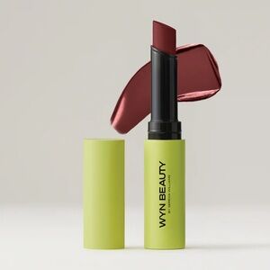 NIB Wyn Beauty Say Everything Max Intensity Featherweight Lipstick in Announce